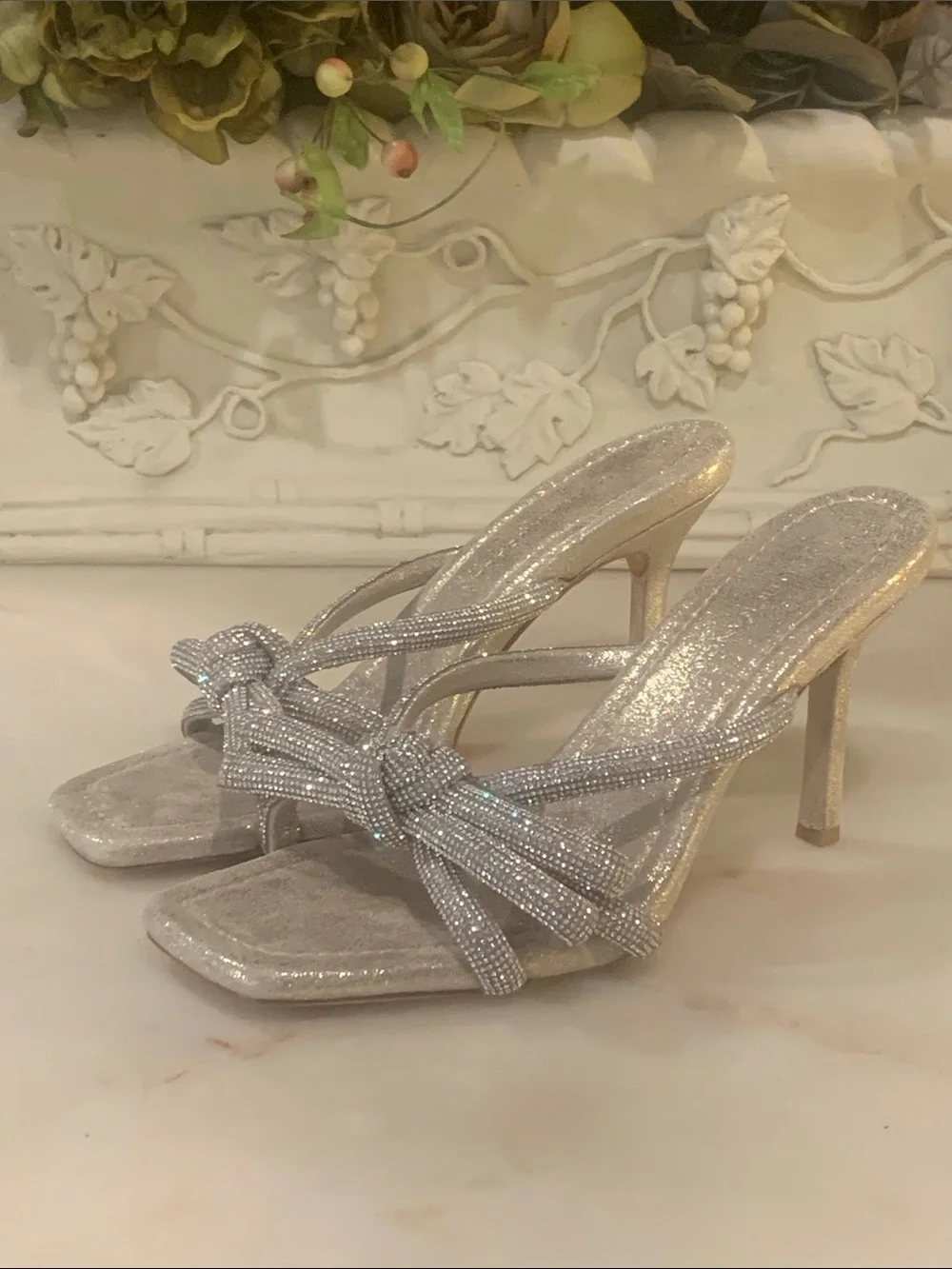 Loeffler Randall Mikel Silver Strass Bow Sandals Size 8 B